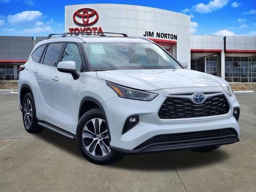 Wind Chill Pearl 2024 Toyota Highlander Hybrid XLE