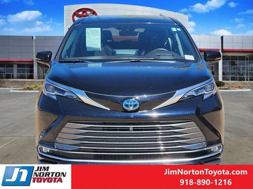 Midnight Black Metallic 2024 Toyota Sienna Platinum