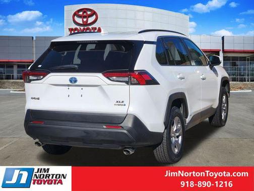 2022 Toyota RAV4 Hybrid XLE