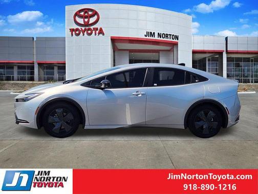 2026 Toyota Prius Plug-In Hybrid SE