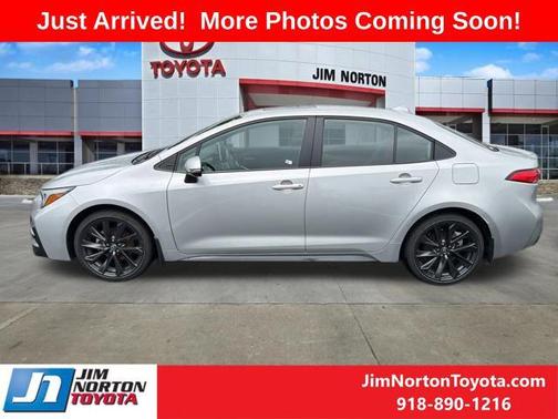 Classic Silver Metallic 2025 Toyota Corolla SE