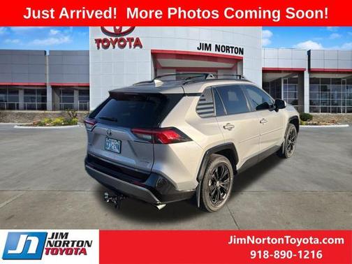 2022 Toyota RAV4 Hybrid SE