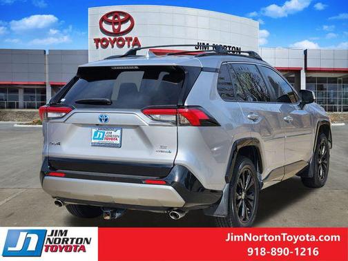 2022 Toyota RAV4 Hybrid SE