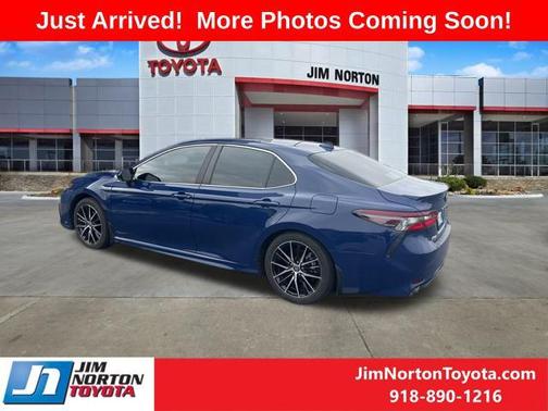 2024 Toyota Camry Hybrid SE