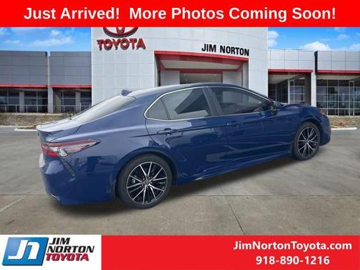 2024 Toyota Camry Hybrid SE