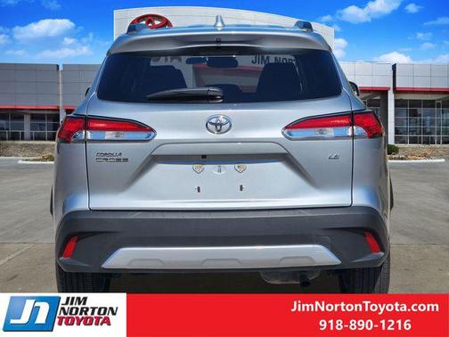 2024 Toyota Corolla Cross LE