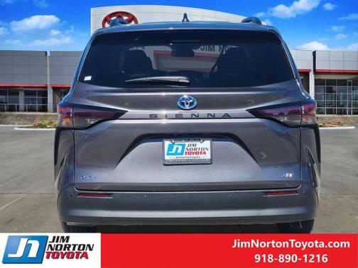 2025 Toyota Sienna XLE