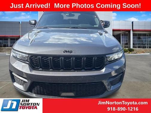 Baltic Gray Metallic Clearcoat 2023 Jeep Grand Cherokee Altitude