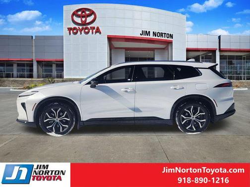 2025 Toyota Crown Signia XLE