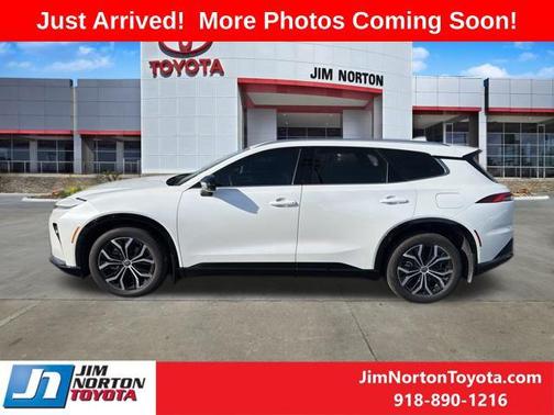 2025 Toyota Crown Signia XLE