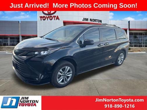 2023 Toyota Sienna Woodland Edition 7-Passenger