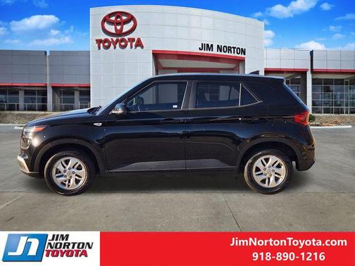 2022 Hyundai VENUE SE