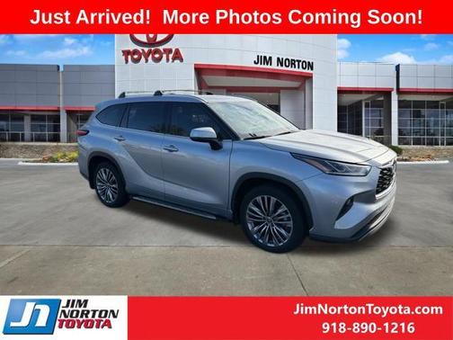 Celestial Silver Metallic 2022 Toyota Highlander Platinum