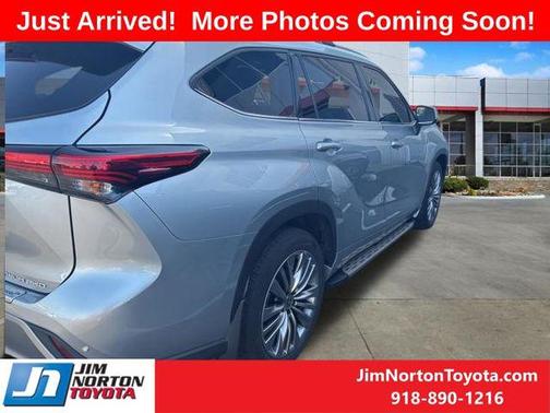 Celestial Silver Metallic 2022 Toyota Highlander Platinum
