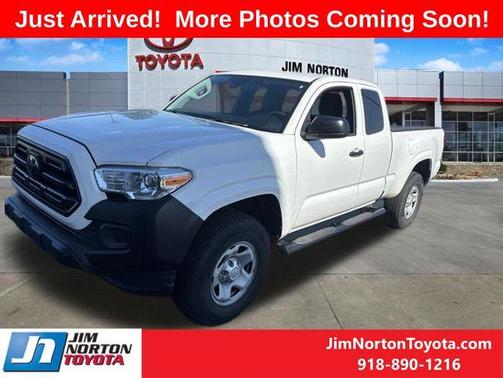 Super White 2018 Toyota Tacoma SR