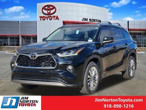 Midnight Black 2026 Toyota Highlander Hybrid Platinum