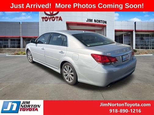 Classic Silver Metallic 2011 Toyota Avalon Limited