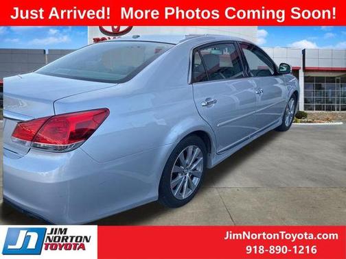 Classic Silver Metallic 2011 Toyota Avalon Limited
