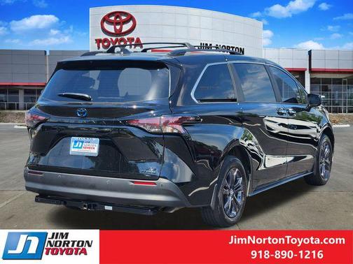 Midnight Black Metallic 2024 Toyota Sienna Woodland Edition