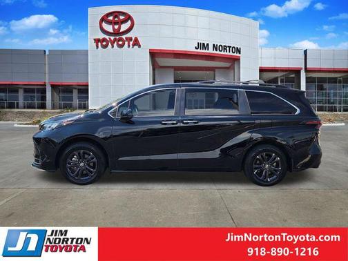 Midnight Black Metallic 2024 Toyota Sienna Woodland Edition