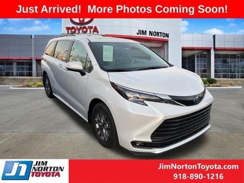 2025 Toyota Sienna XLE