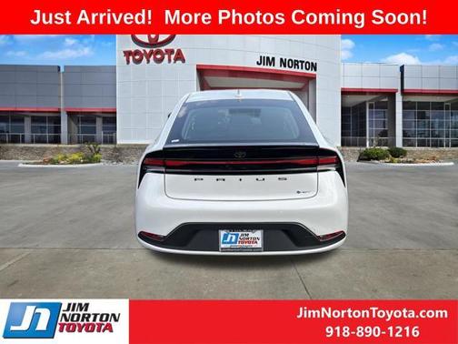 White 2025 Toyota Prius LE