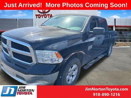 Diamond Black Crystal Pearlcoat 2021 RAM 1500 Classic SLT