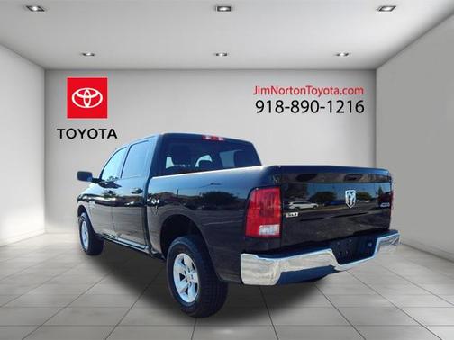 Diamond Black Crystal Pearlcoat 2021 RAM 1500 Classic SLT