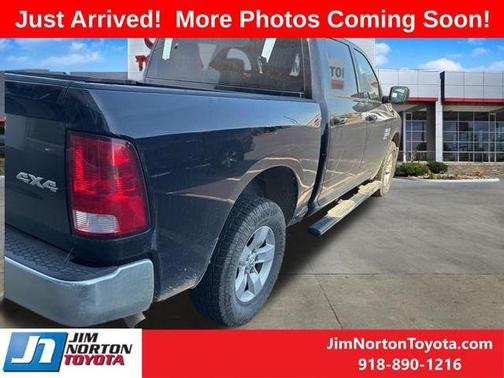Diamond Black Crystal Pearlcoat 2021 RAM 1500 Classic SLT