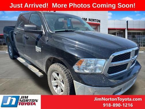 Diamond Black Crystal Pearlcoat 2021 RAM 1500 Classic SLT