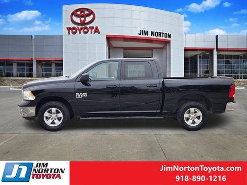 Diamond Black Crystal Pearlcoat 2021 RAM 1500 Classic SLT
