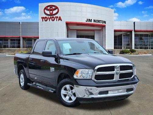 Diamond Black Crystal Pearlcoat 2021 RAM 1500 Classic SLT