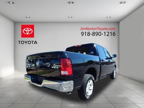 Diamond Black Crystal Pearlcoat 2021 RAM 1500 Classic SLT