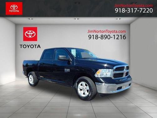 Diamond Black Crystal Pearlcoat 2021 RAM 1500 Classic SLT