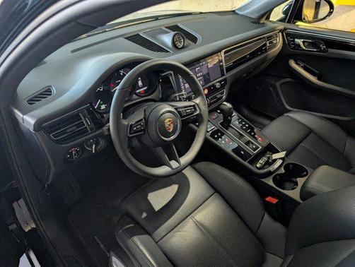 2025 Porsche Macan AWD
