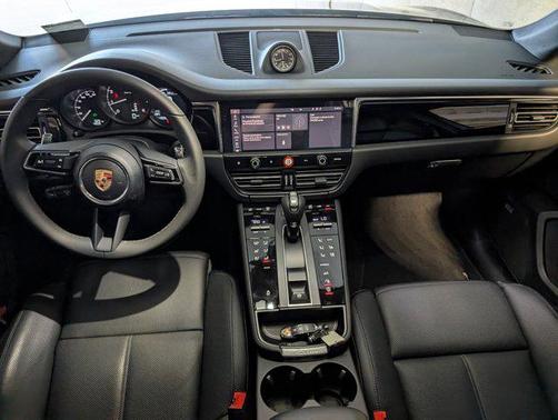 2025 Porsche Macan AWD