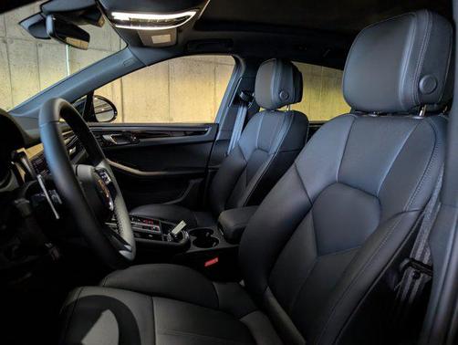 2025 Porsche Macan AWD