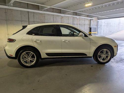 2024 Porsche Macan Base
