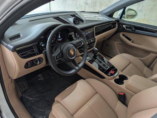 2025 Porsche Macan AWD