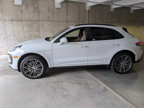 2025 Porsche Macan AWD