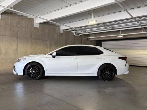 Wind Chill Pearl 2023 Toyota Camry XSE