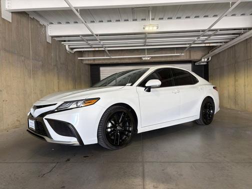Wind Chill Pearl 2023 Toyota Camry XSE