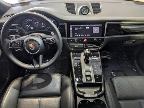 2025 Porsche Macan AWD