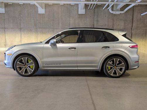 2023 Porsche Cayenne Cayenne Turbo S E-Hybrid