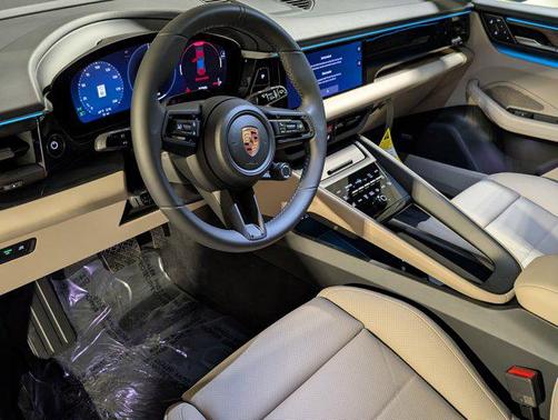 2026 Porsche Macan 4