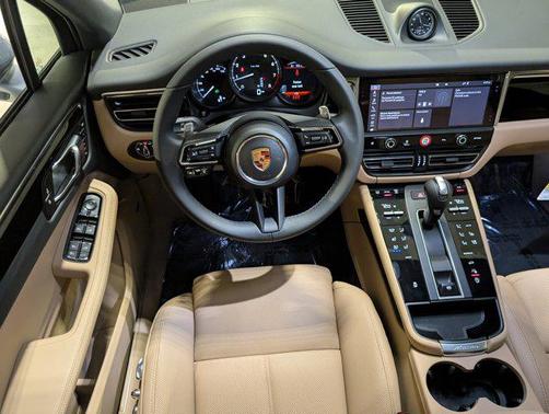 2026 Porsche Macan AWD