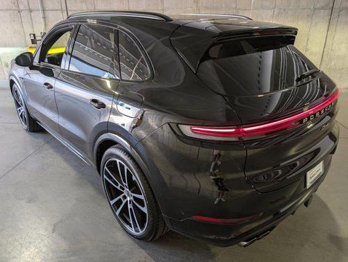 2025 Porsche Cayenne Turbo