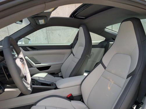 2025 Porsche 911 Carrera