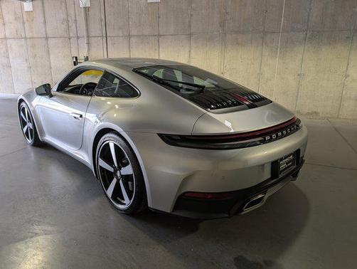 2025 Porsche 911 Carrera