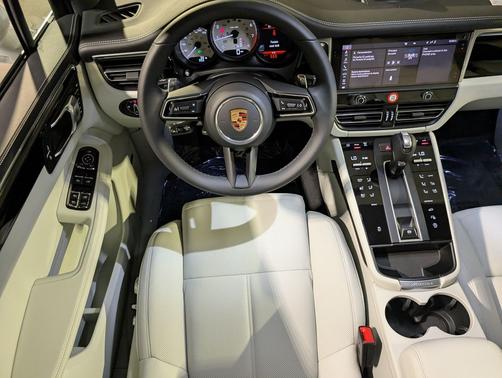 Carrara White Metallic 2026 Porsche Macan Macan
